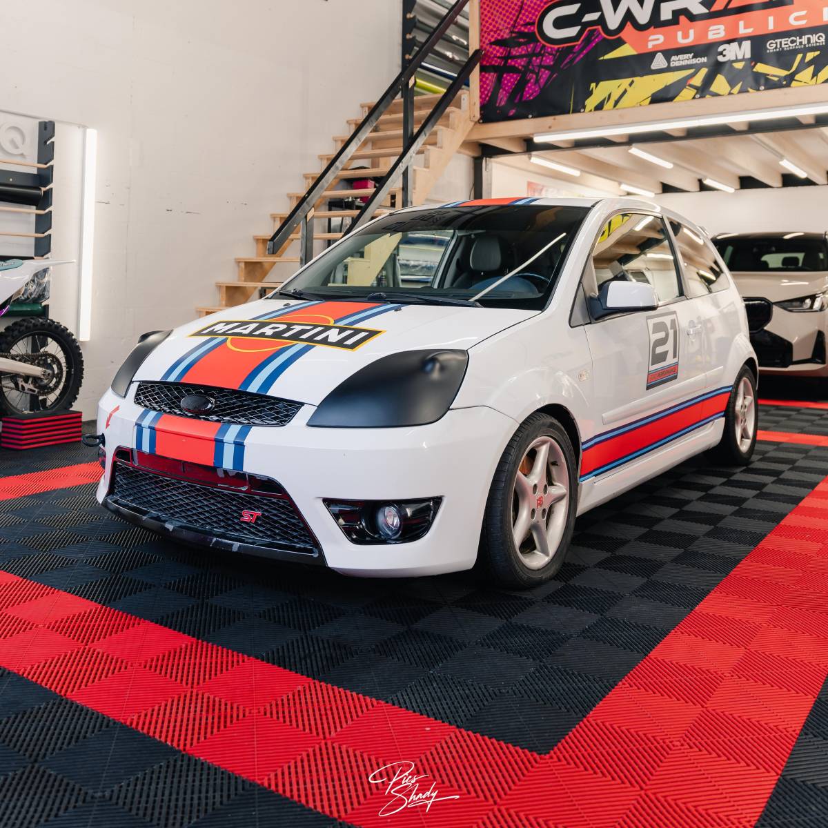 Centre expert en covering complet et protection céramique pour voitures Tesla, Porsche et BMW à Neuchâtel à l'Ouest de la Suisse