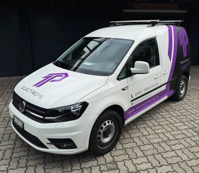 Marquage publicitaire sur VW Caddy société électrique