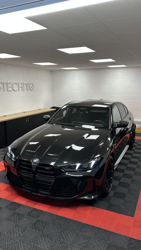 Protection PPF face avant et traitement céramique sur BMW M3 Compétition noire près de Neuchâtel