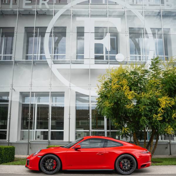 Protéger une Porsche 911 Carrera 4 GTS avec un film PPF : un choix évident pour les passionnés