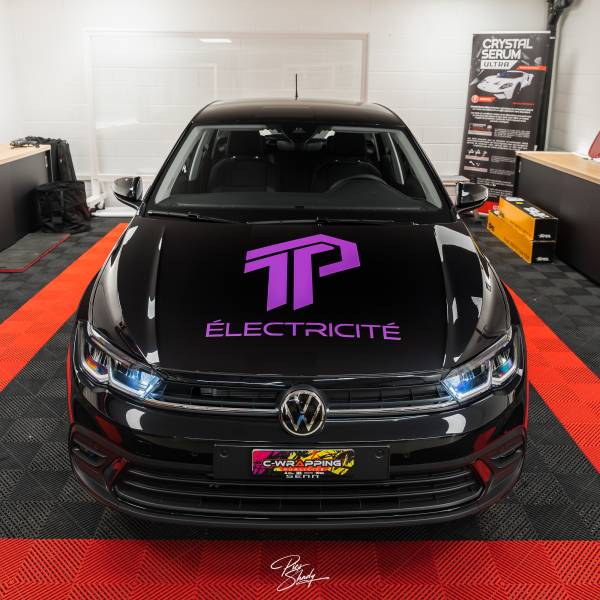 Marquage publicitaire pour entreprise sur VW Polo de chez Senn automobile