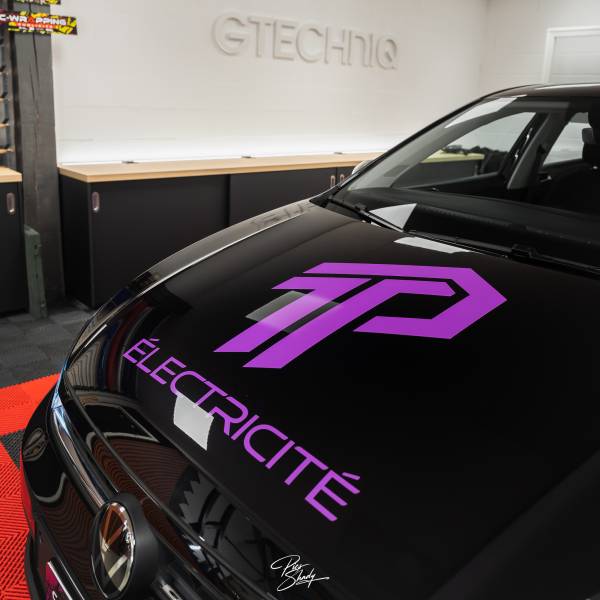 Marquage publicitaire pour entreprise sur VW Polo de chez Senn automobile