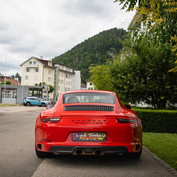 Protéger une Porsche 911 Carrera 4 GTS avec un film PPF : un choix évident pour les passionnés