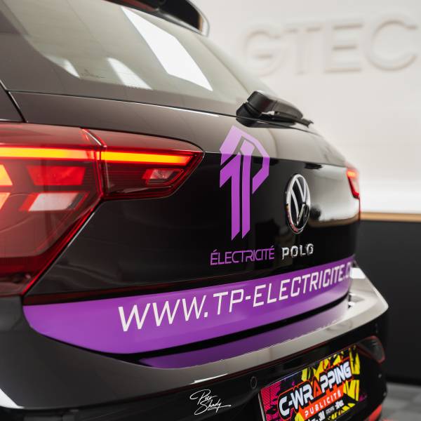 Marquage publicitaire pour entreprise sur VW Polo de chez Senn automobile