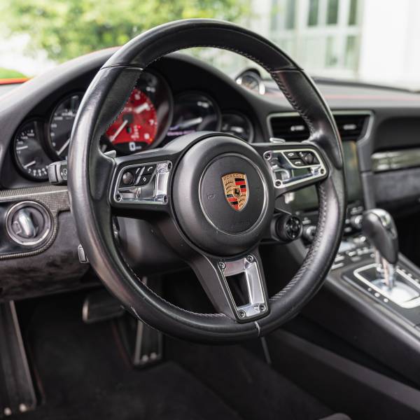 Protéger une Porsche 911 Carrera 4 GTS avec un film PPF : un choix évident pour les passionnés