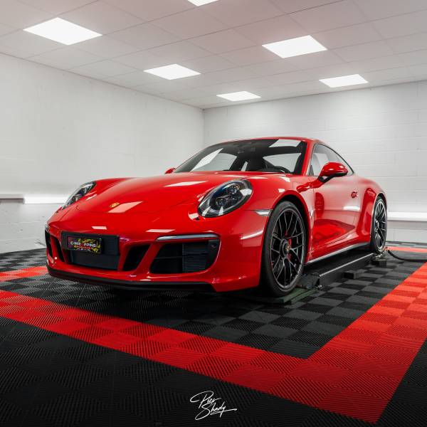 Protéger une Porsche 911 Carrera 4 GTS avec un film PPF : un choix évident pour les passionnés