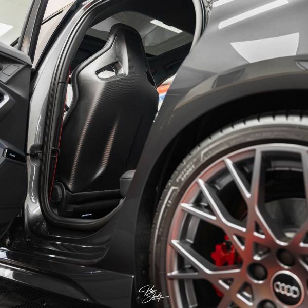 Protection PPF face avant sur Audi RS3 neuve près de Neuchâtel : protéger son véhicule dès la sortie de concession