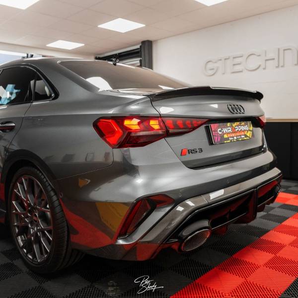 Protection PPF face avant sur Audi RS3 neuve près de Neuchâtel : protéger son véhicule dès la sortie de concession