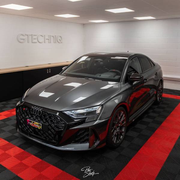 Protection PPF face avant sur Audi RS3 neuve près de Neuchâtel : protéger son véhicule dès la sortie de concession