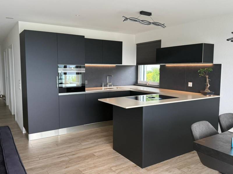 Cuisine après recouvrement en noir matte