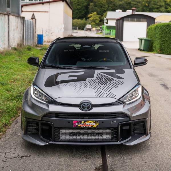 Création de déco sur maquette découpe et pose sur Yaris GR typée rallye