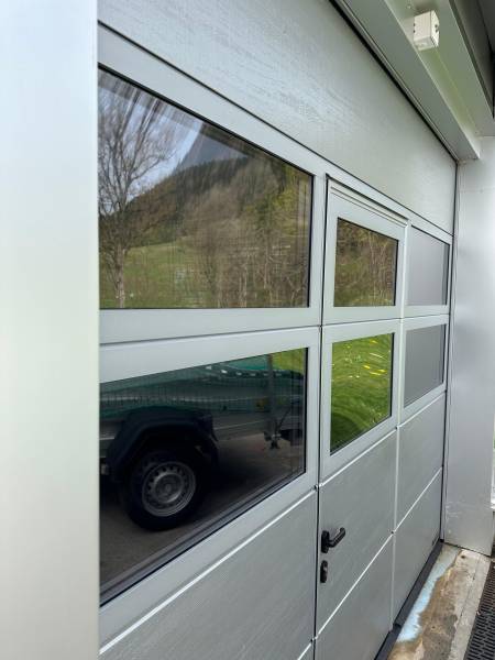 Film solaire anti-regard pour le bâtiment avec effet mirroir sur vitre ou polycarbonate