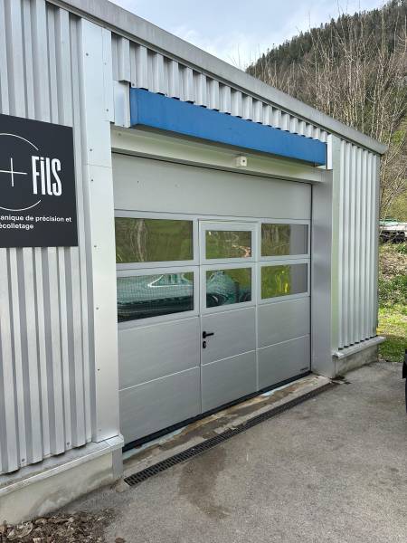 Film solaire anti-regard pour le bâtiment avec effet mirroir sur vitre ou polycarbonate