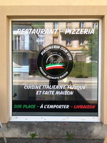 Habillage et marquage de vitrines commerciales – Neuchâtel, Vaud, Jura & Berne