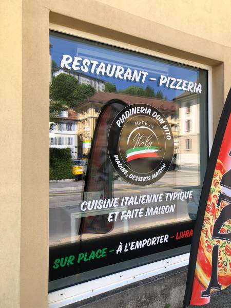 Habillage et marquage de vitrines commerciales – Neuchâtel, Vaud, Jura & Berne