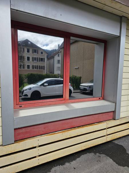 Film solaire anti-regard pour le bâtiment avec effet mirroir sur vitre ou polycarbonate