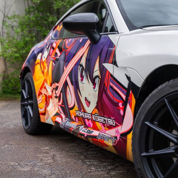 Toyota GR 86 blanche avec déco Itasha sur mesure – Un covering unique par C-Wrapping au Landeron dans le canton de Neuchâtel