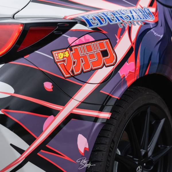 Toyota GR 86 blanche avec déco Itasha sur mesure – Un covering unique par C-Wrapping au Landeron dans le canton de Neuchâtel