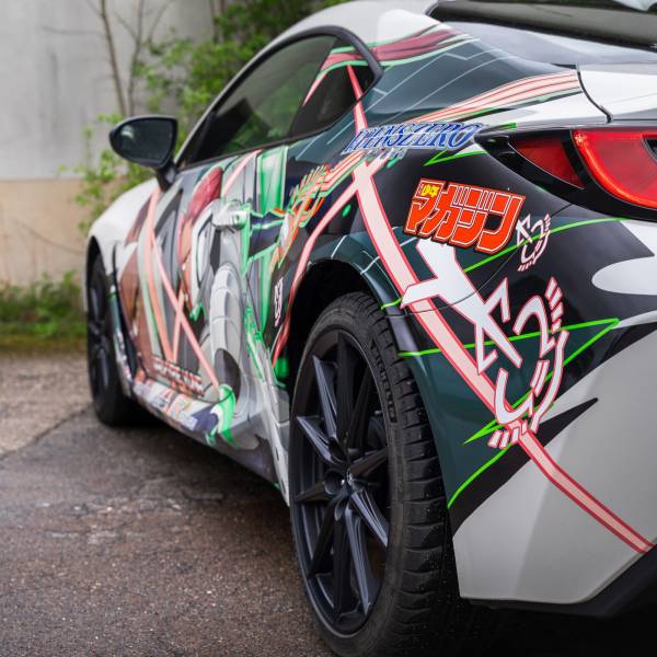 Toyota GR 86 blanche avec déco Itasha sur mesure – Un covering unique par C-Wrapping au Landeron dans le canton de Neuchâtel