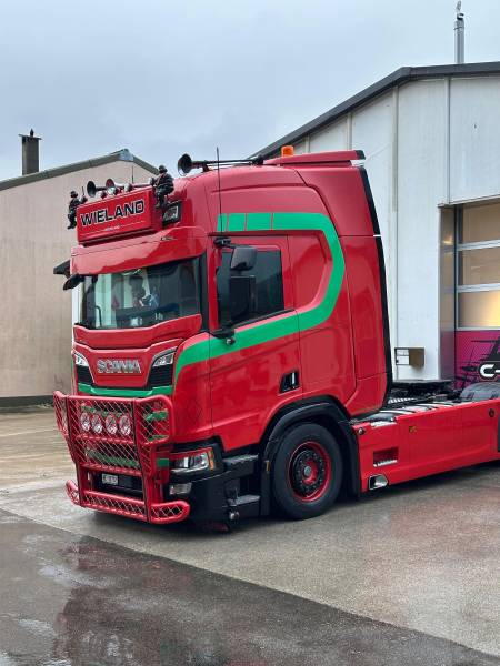 Rénovation complète d’un Scania V8 : Polissage intensif et traitement céramique Gtechniq