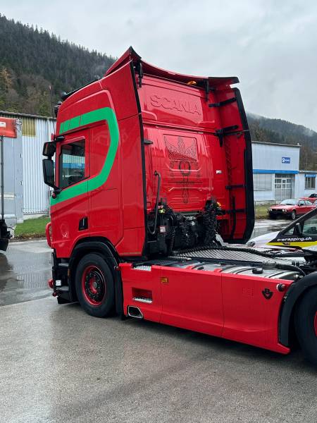 Rénovation complète d’un Scania V8 : Polissage intensif et traitement céramique Gtechniq