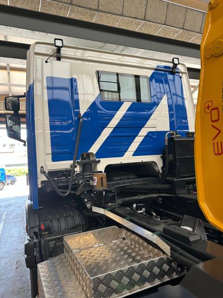 Publicité pour les camions Von Arx à Neuchâtel