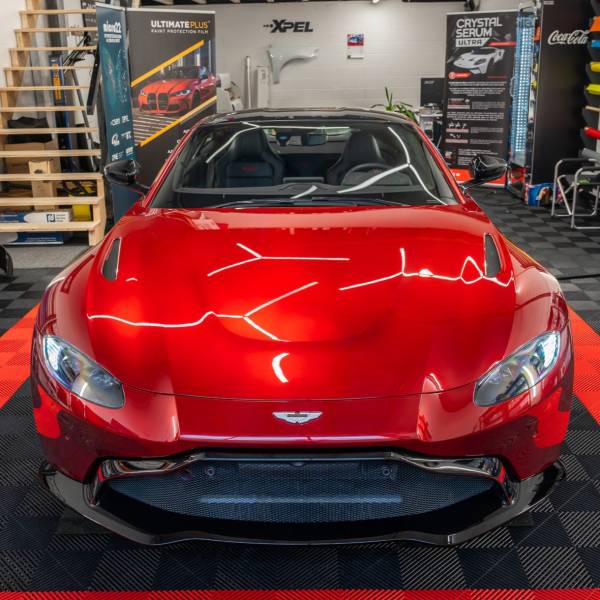 Film PPF Aston Martin Vantage proche Neuchâtel