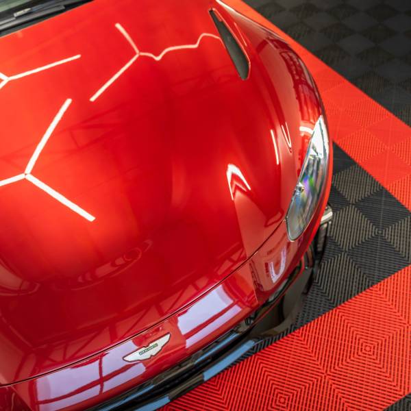 Film PPF Aston Martin Vantage proche Neuchâtel