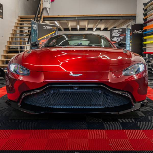Film PPF Aston Martin Vantage proche Neuchâtel