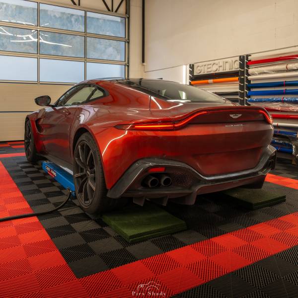 Film PPF Aston Martin Vantage proche Neuchâtel