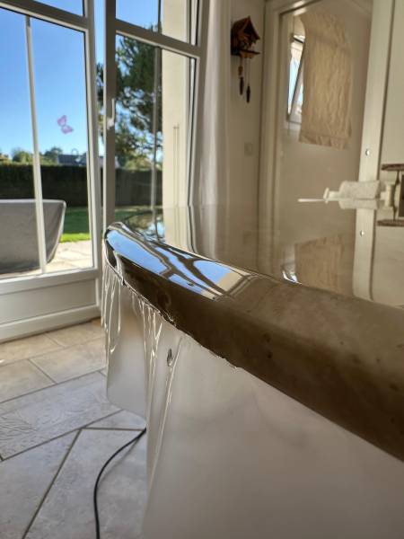 Film de protection transparent brillant sur table en marbre garantie 10 ans invisible et indolore