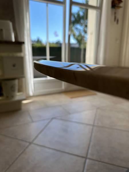 Film de protection transparent brillant sur table en marbre garantie 10 ans invisible et indolore