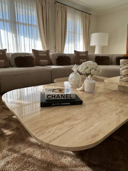 Film de protection transparent brillant sur table en marbre garantie 10 ans invisible et indolore