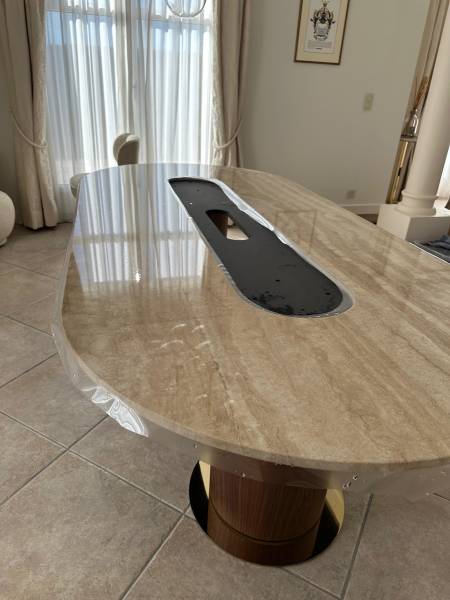 Film de protection transparent brillant sur table en marbre garantie 10 ans invisible et indolore