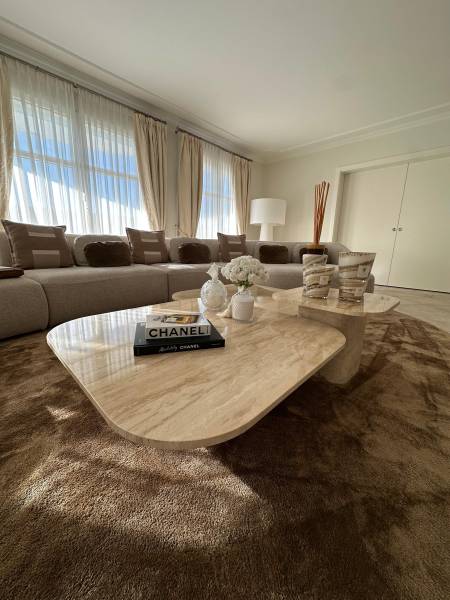 Film de protection transparent brillant sur table en marbre garantie 10 ans invisible et indolore