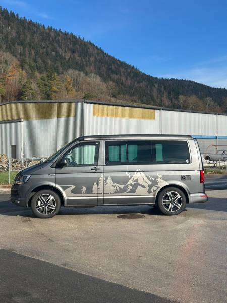 Volkswagen T6 California – Décoration Sur Mesure Montagne & Aventure | C-Wrapping (Fleurier – Neuchâtel – Suisse romande)