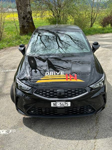 Publicité dur véhicule auto-école drive in à Neuchâtel