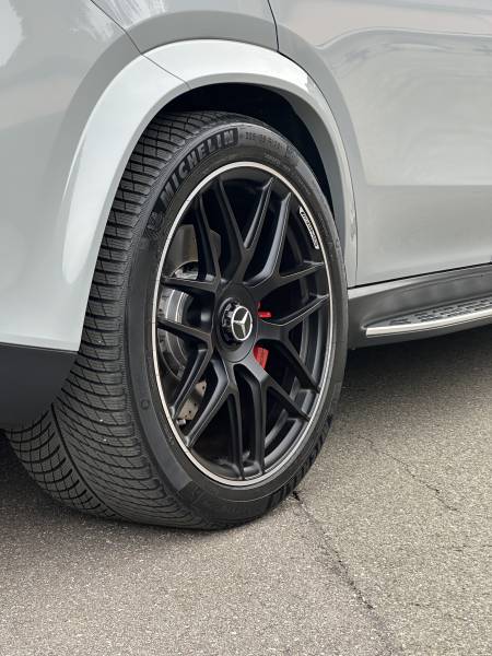 Décontamination complète de GLE 63 AMG pour lui administrer un magnifique traitement céramique pour approfondir son vernis