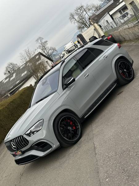 Décontamination complète de GLE 63 AMG pour lui administrer un magnifique traitement céramique pour approfondir son vernis
