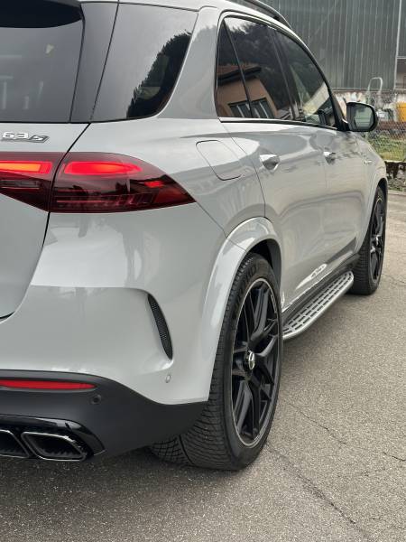 Décontamination complète de GLE 63 AMG pour lui administrer un magnifique traitement céramique pour approfondir son vernis