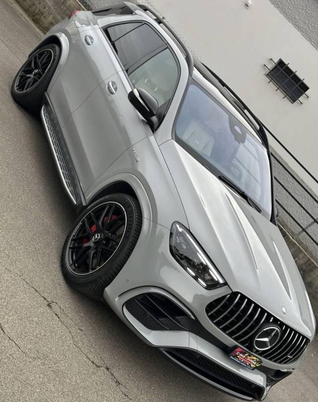 Décontamination complète de GLE 63 AMG pour lui administrer un magnifique traitement céramique pour approfondir son vernis