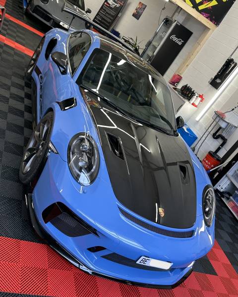 Protection de la face avant en film de protection XPel Ultimate sur une Porsche GT3 RS à la Neuveville (2520) proche de Bienne (2500) dans le canton de Berne