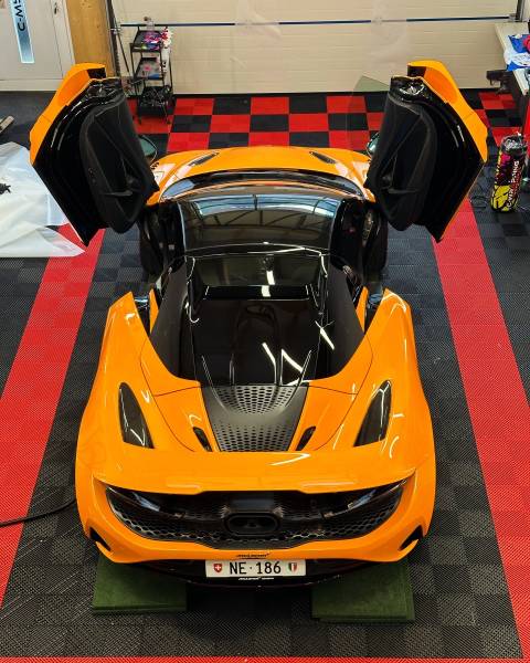 Film de protection transparent Xpel sur Mclaren 750S modèle 2024 en recouvrement complet