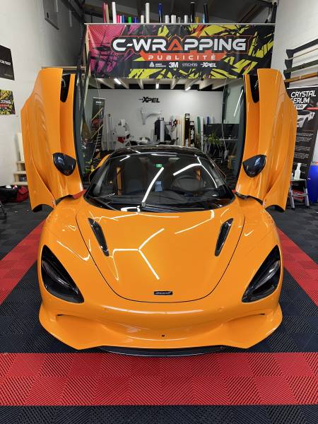 Film de protection transparent Xpel sur Mclaren 750S modèle 2024 en recouvrement complet