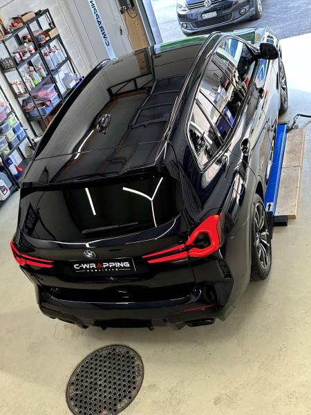 BMW X3, traitement céramqiue GTECHNIQ Crystal Serum Ultra, pour une dureté de vernis à toute épreuves et une facilité d'entretien inégalée.