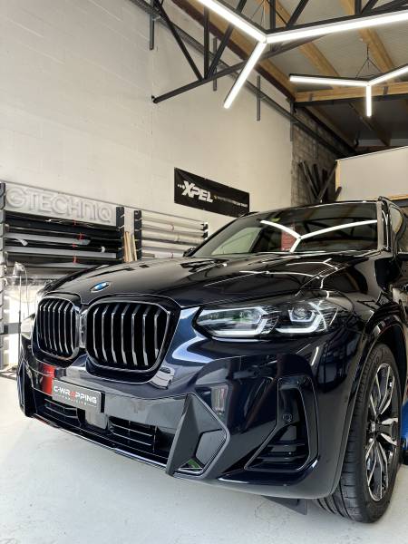 BMW X3, traitement céramqiue GTECHNIQ Crystal Serum Ultra, pour une dureté de vernis à toute épreuves et une facilité d'entretien inégalée.
