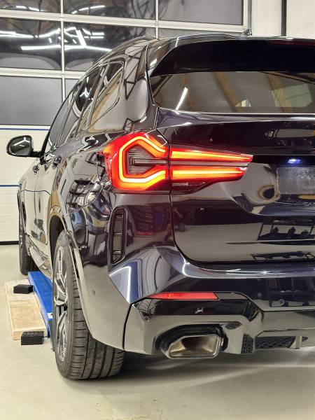 BMW X3, traitement céramqiue GTECHNIQ Crystal Serum Ultra, pour une dureté de vernis à toute épreuves et une facilité d'entretien inégalée.